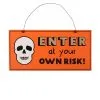 Totenschädel & Enter Hängeschild -Angebote Halloween Deko Store totenkopf und enter at your own risk haengeschild totenschaedel schild halloween dekoration 51658 01
